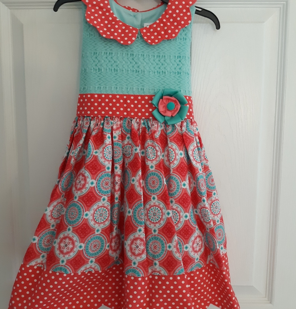 Girls size 4 adorable dress